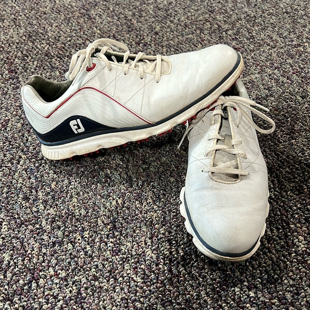 Footjoy golf shoes. Studless size 8.5